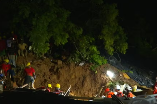 Chuvas intensas em Salvador: buscas por jovens desaparecidos mobilizam equipes de resgate