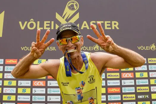 Flavinho conquista mais um ouro no Vôlei Master