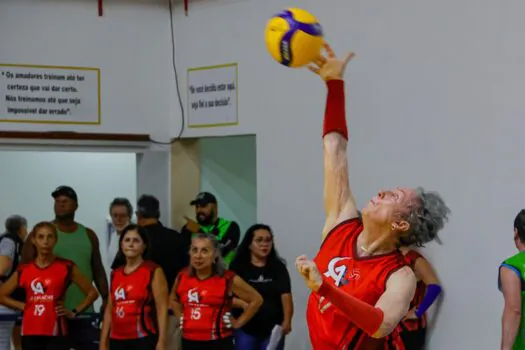 Aos 80 anos, Helena Alves brilha no Vôlei Master 2024