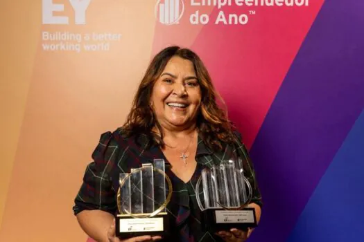 Cleusa Maria da Silva, fundadora da Sodiê Doces, ganha prêmio de empreendedora do ano