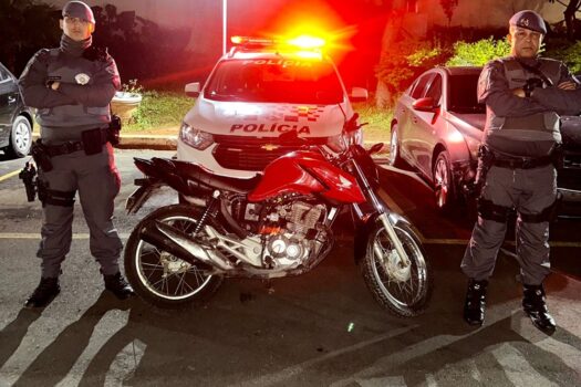 Menor infrator é apreendido com motocicleta de roubo