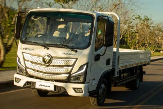 Foton lança caminhão semileve Aumark S 315 AMT no Brasil