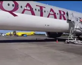 Título do post: Avio da Qatar Airways pousa em Salvador aps emergncia passageiros enfrentam 11 horas de espera e desinformao