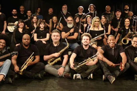 Big Band Salada Mista se apresenta no Teatro Santos Dumont