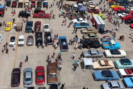 Encontro de Carros Antigos no Campo de Marte acontece neste final de semana