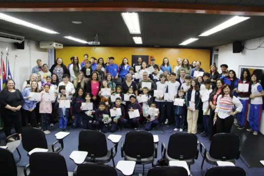 Consórcio ABC homenageia alunos que promoveram cultura de paz nas escolas