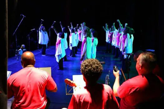 Mostra de ginástica e espetáculo de canto coral fecham o ano do programa Mulheres em Movimento