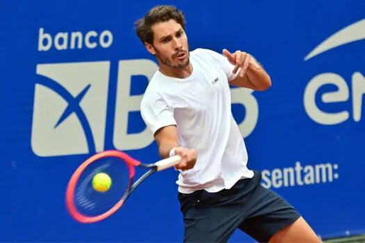 Eduardo Ribeiro representa o Brasil na semifinal do Tennis Classic em São Paulo