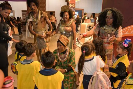 Criançada se diverte no primeiro dia da Expo Internacional Dia da Consciência Negra