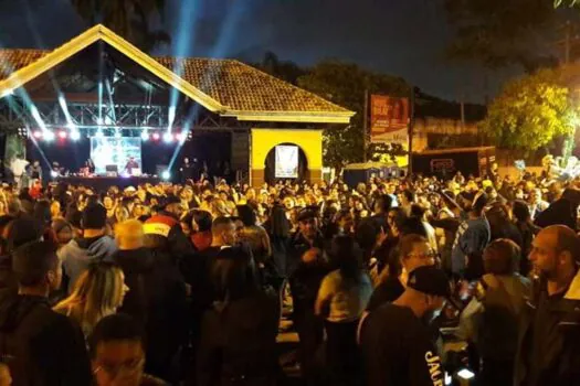 Projeto Flashback na Praça realiza 13ª edição com solidariedade e música