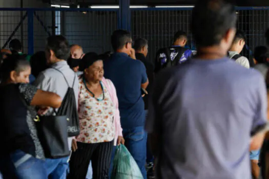 Incidente no Metrô de São Paulo: Concreto solto fere passageira e gera caos na estação Jabaquara