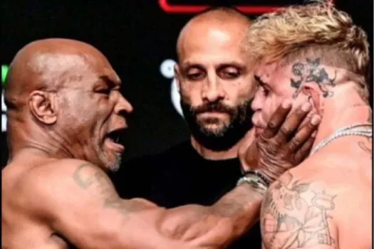 Mike Tyson dá tapa em Jake Paul na pesagem cerimonial