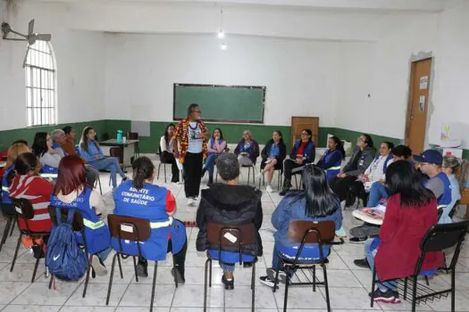 Diadema leva reflexão sobre negritude a agentes de saúde