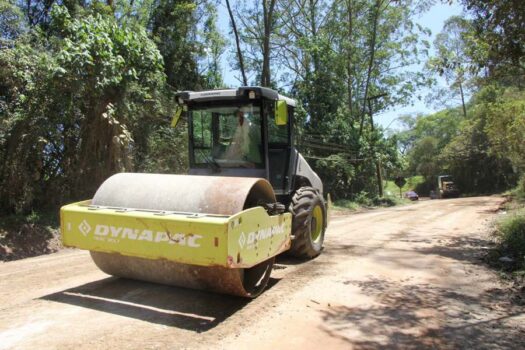 Ribeirão Pires já compactou 300 quilômetros de vias de terra neste ano