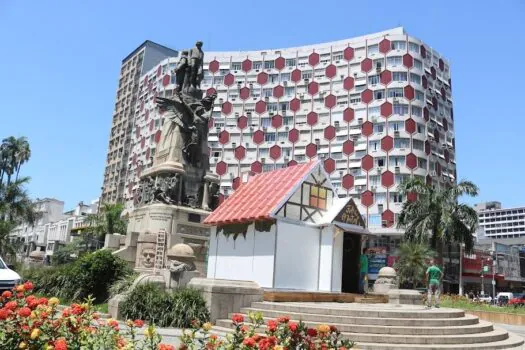 Desfile e celebração marcam inauguração da Casa do Papai Noel em Santos