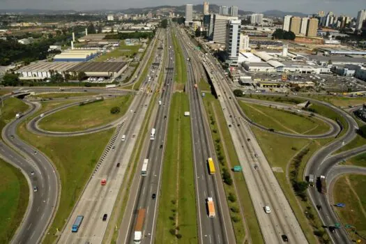 Proclamação da República: Mais de 2,4 milhões veículos devem seguir para o litoral e interior paulista 