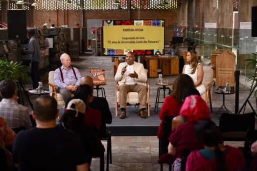 Festa Internacional do Conhecimento, Literatura e Cultura começou neste sábado (16/11)