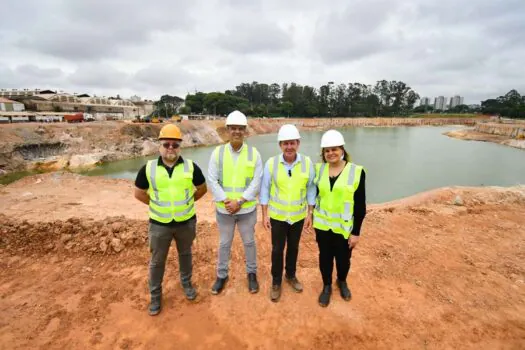 Prefeito Orlando Morando vistoria obras do Piscinão Jaboticabal