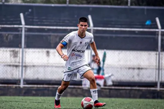 Capitão Vitor Chagas celebra goleada do EC São Bernardo na Paulista Cup Sub-17