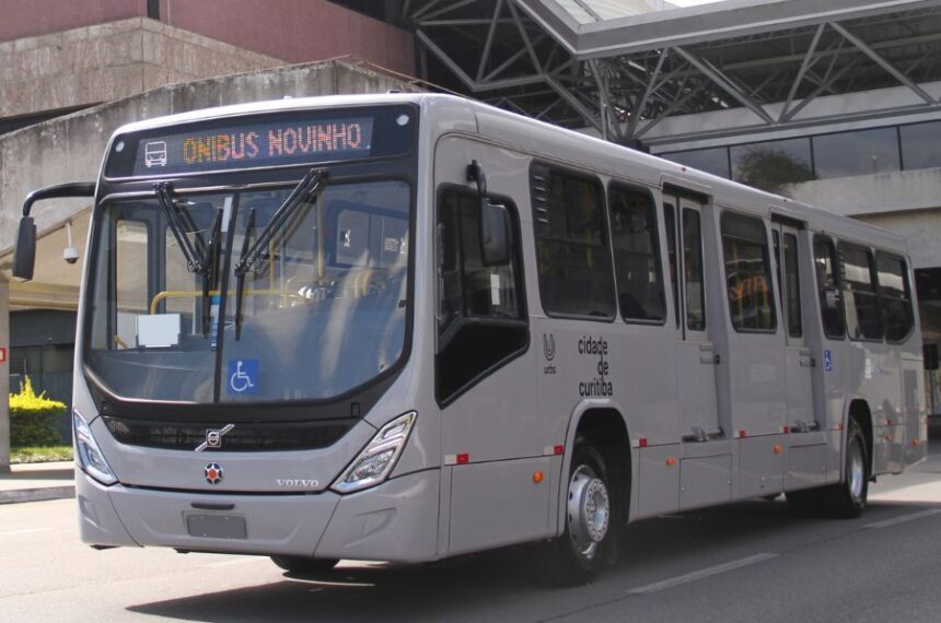 Ônibus Volvo B320R em Curitiba/PR