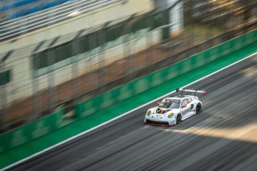 Porsche 911 GT2 RS Manthey bate recorde de carro mais rápido original de rua em Interlagos