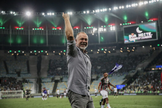 Fluminense anuncia renovação com técnico Mano Menezes para 2025