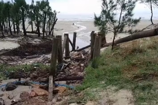 Tsunami meteorológico raro atinge Jaguaruna, SC