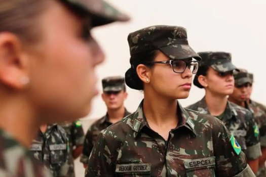 Brasil abre alistamento militar voluntário para mulheres em 2025