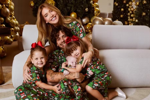 Virginia Fonseca e Zé Felipe celebram o Natal em ensaio fotográfico especial com os filhos