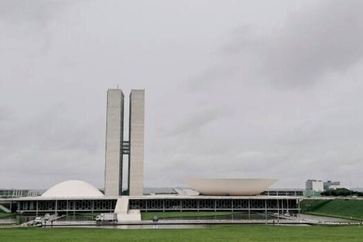 Câmara vê risco de atrito com Senado sobre regulamentação de IA