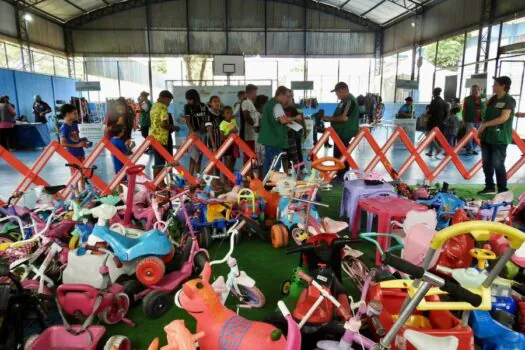 Semasa entrega roupas e brinquedos no Breshopping Sustentável e Gincana Ecológica