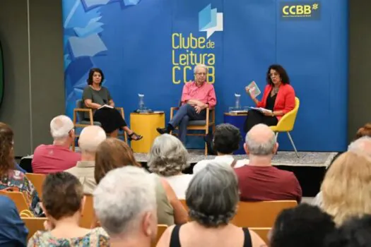 Clubes de livros estimulam leitura, vínculos e pensamento crítico