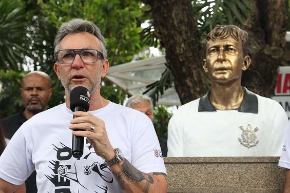 corinthians-neto-homenagem-busto