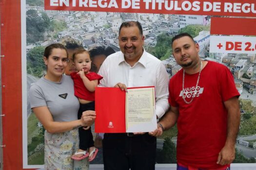 Prefeito Marcelo Oliveira entrega mais 190 títulos de propriedade