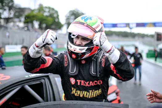 Stock Car 2024: Felipe Baptista vence corrida sprint sub chuva em Interlagos