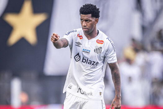 Santos renova com Gil por mais uma temporada