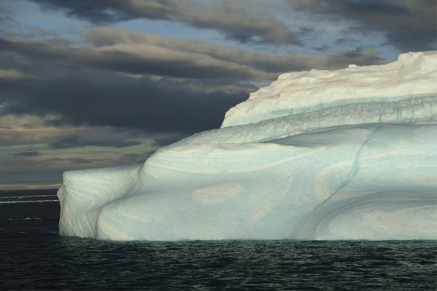 Maior iceberg do mundo, volta a se mover após décadas parado