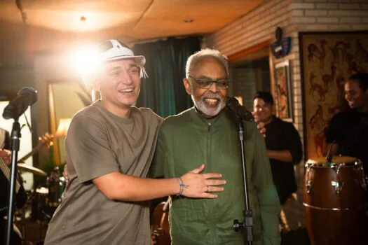 Latin GRAMMY Sessions é lançado com dueto de Gilberto Gil e João Gomes