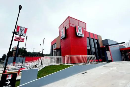 KFC inaugura o seu primeiro Drive-Thru no Brasil e atinge a marca histórica de 200 lojas