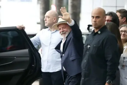 Após alta hospitalar, Lula diz que está tranquilo e vai se cuidar