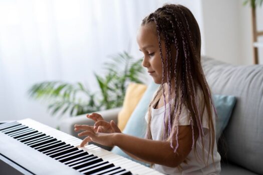 Estudar música na infância melhora desempenho acadêmico