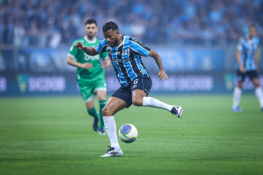 Grêmio dispensa seis jogadores e faz limpa no elenco