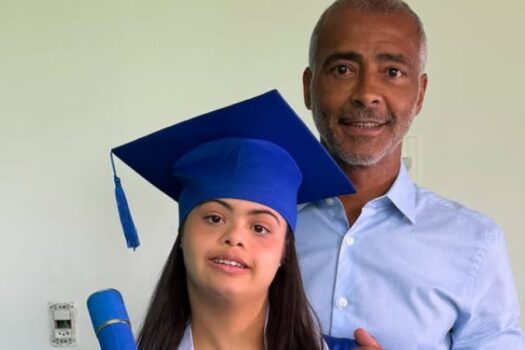 Romário celebra formatura de sua filha com síndrome de Down