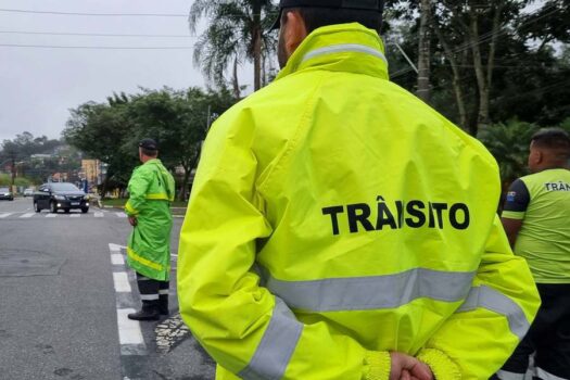 Prefeitura realiza interdição parcial na Avenida Ernesto Menato neste sábado (7)