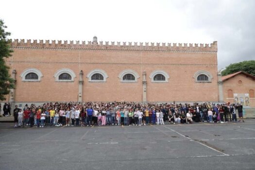 Unipar reúne cerca de 2.300 alunos da rede pública para experiência imersiva no Museu Catavento