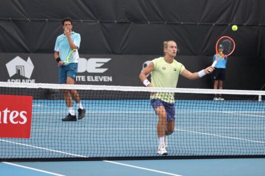 Melo e Matos param nas oitavas de final em Adelaide e seguem para o Australian Open