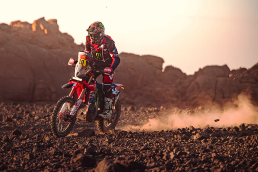 Skyler Howes, da Monster Energy Honda HRC, se aproxima da liderança do Rally Dakar