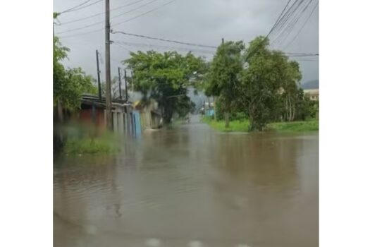 Chuvas intensas deixam mais de 400 desabrigados em Peruíbe (SP)