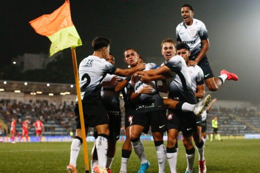 Corinthians vence Rio Branco-AC por 3 a 0 e avança na Copinha