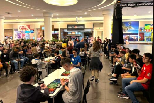 Campeonato de Cubo Mágico, teatrinho e música marcam as férias do Golden Square